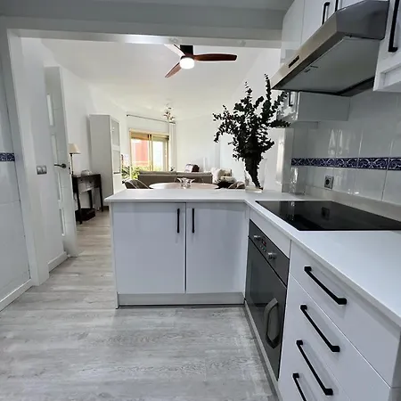 Fuengirola, Dona Sofia Amazing Sea View * فوينخيرولا